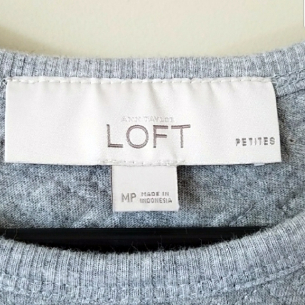 Loft | light gray quilted sweatshirt - Picture 3 of 4